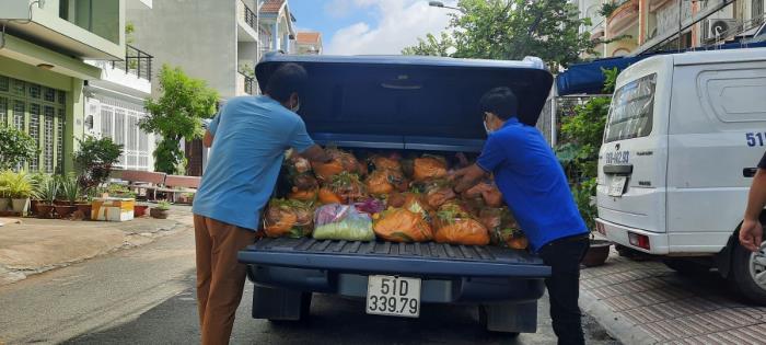 Quỹ trao 100 phần quà cho bà con phường Phước Long, TP. Thủ Đức (03/08/2021)